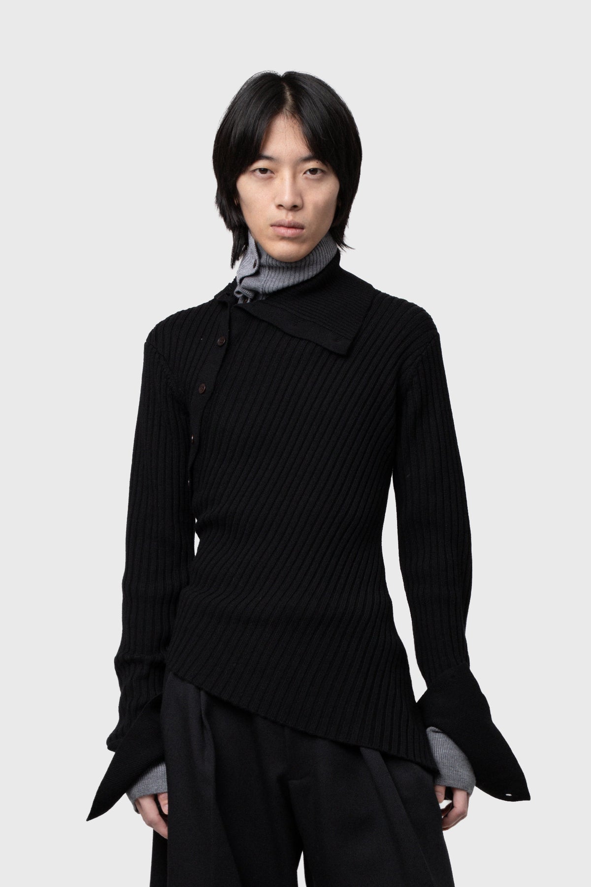 ASYMETRICAL TURTLE NECK
