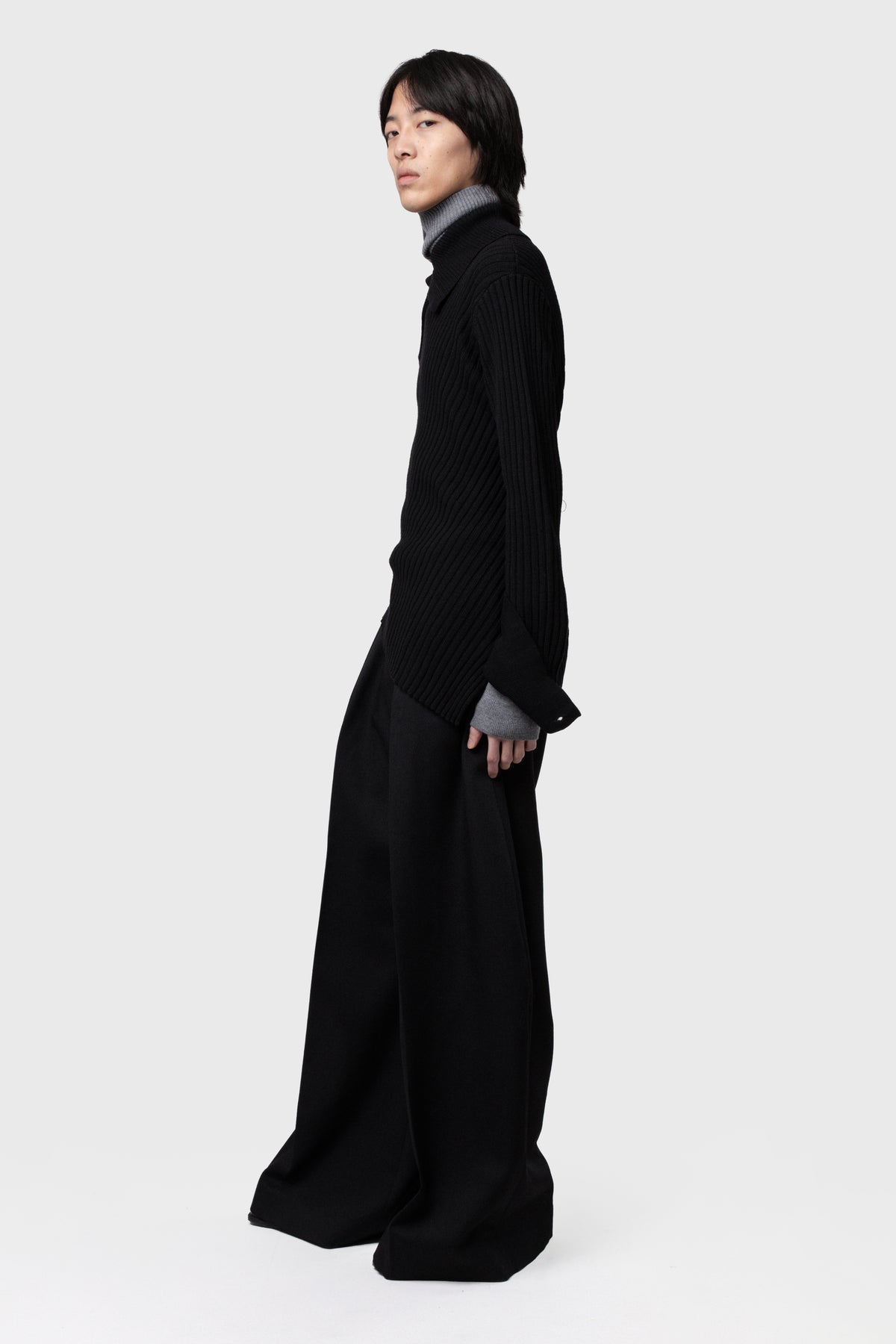 ASYMETRICAL TURTLE NECK