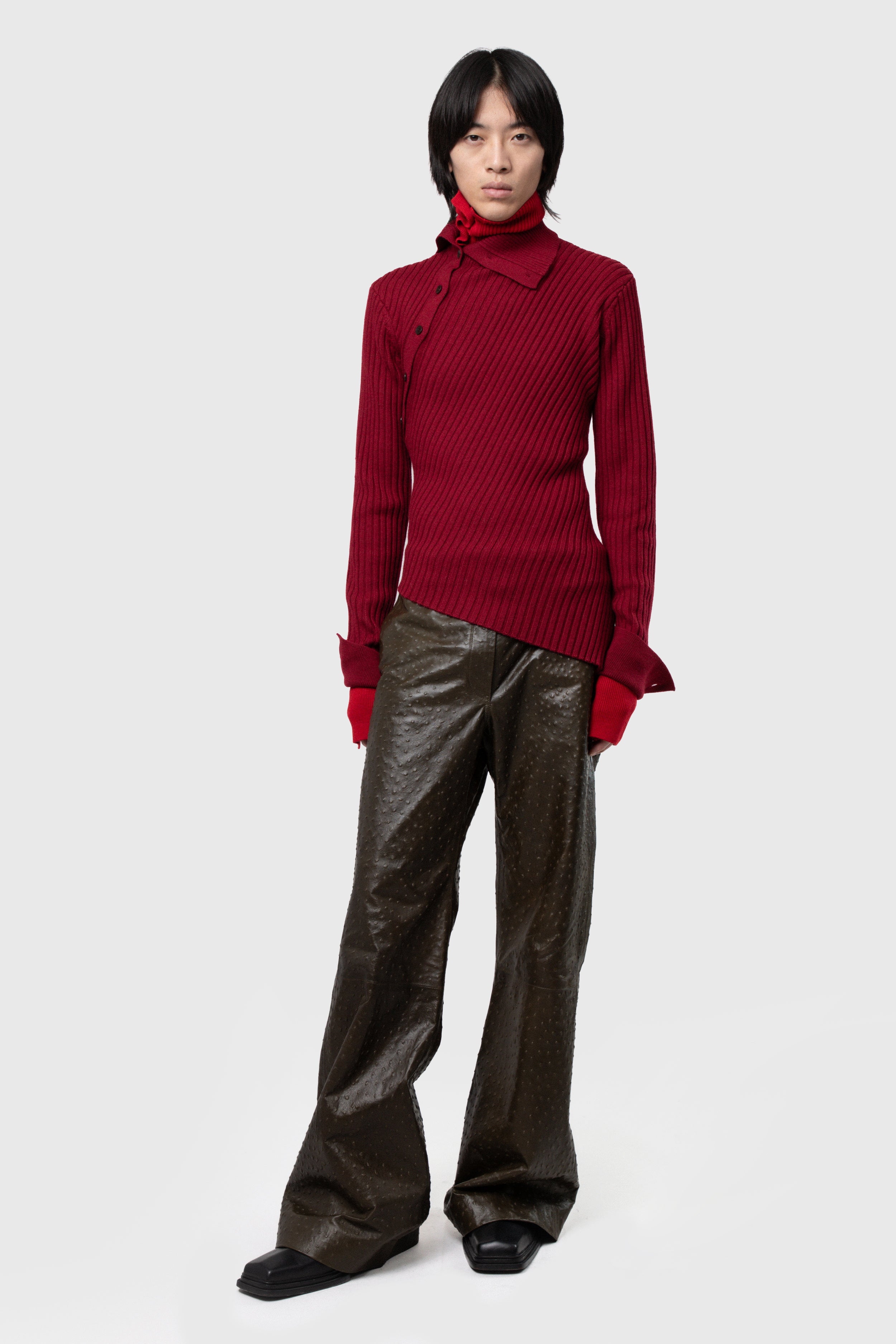 ASYMETRICAL TURTLE NECK