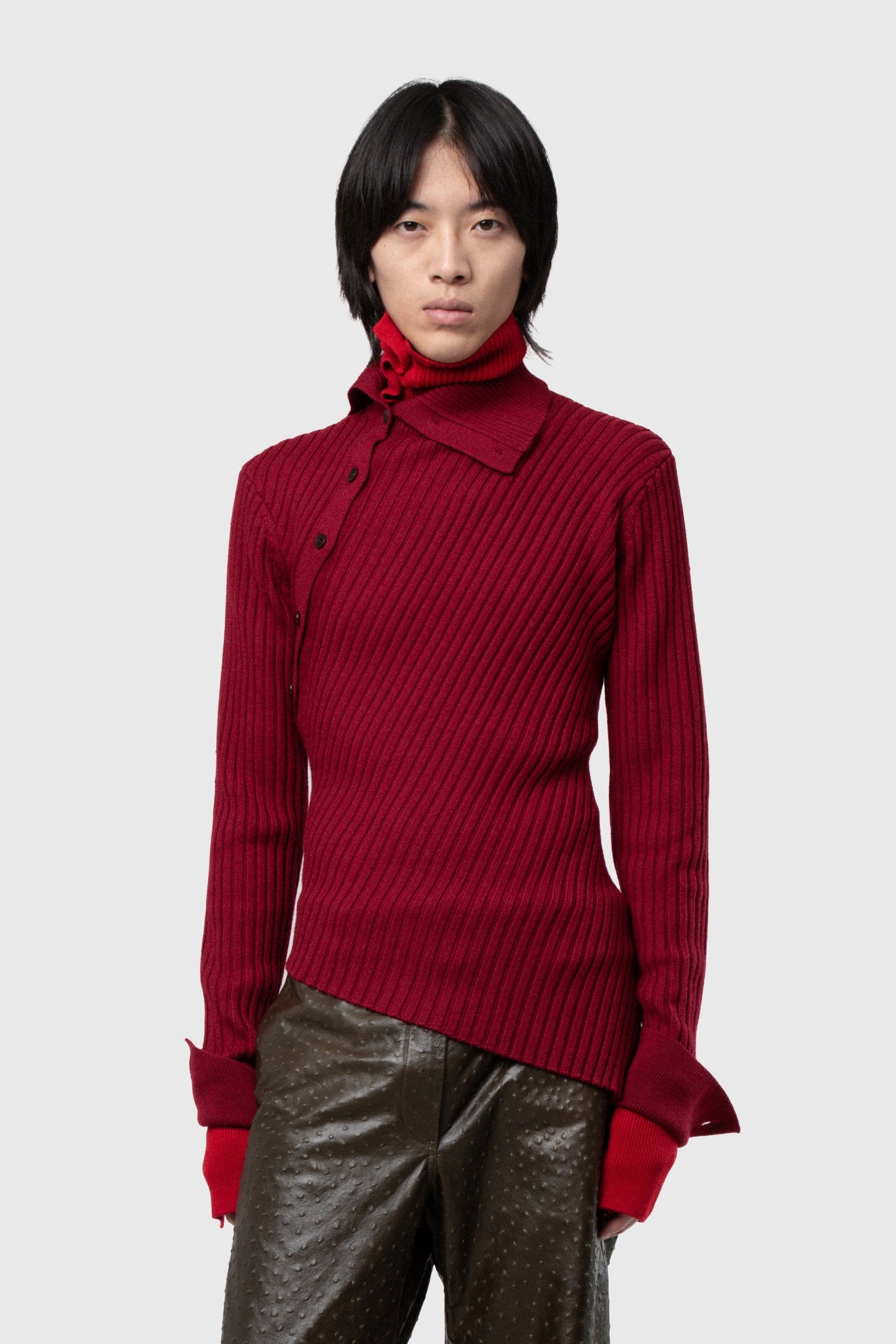 ASYMETRICAL TURTLE NECK