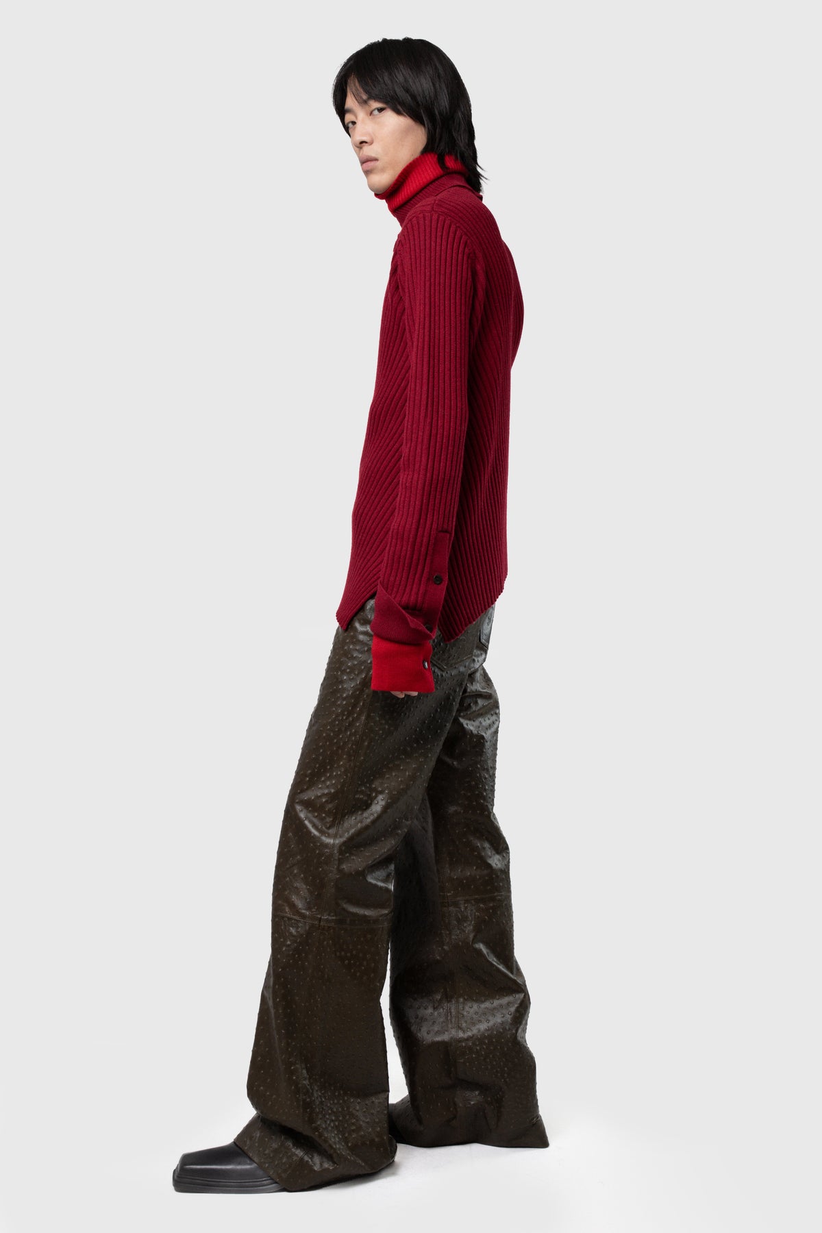 ASYMETRICAL TURTLE NECK