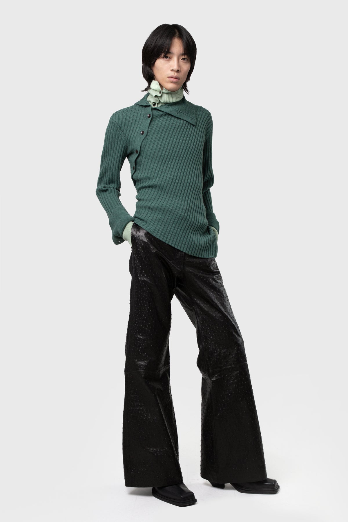 ASYMETRICAL TURTLE NECK