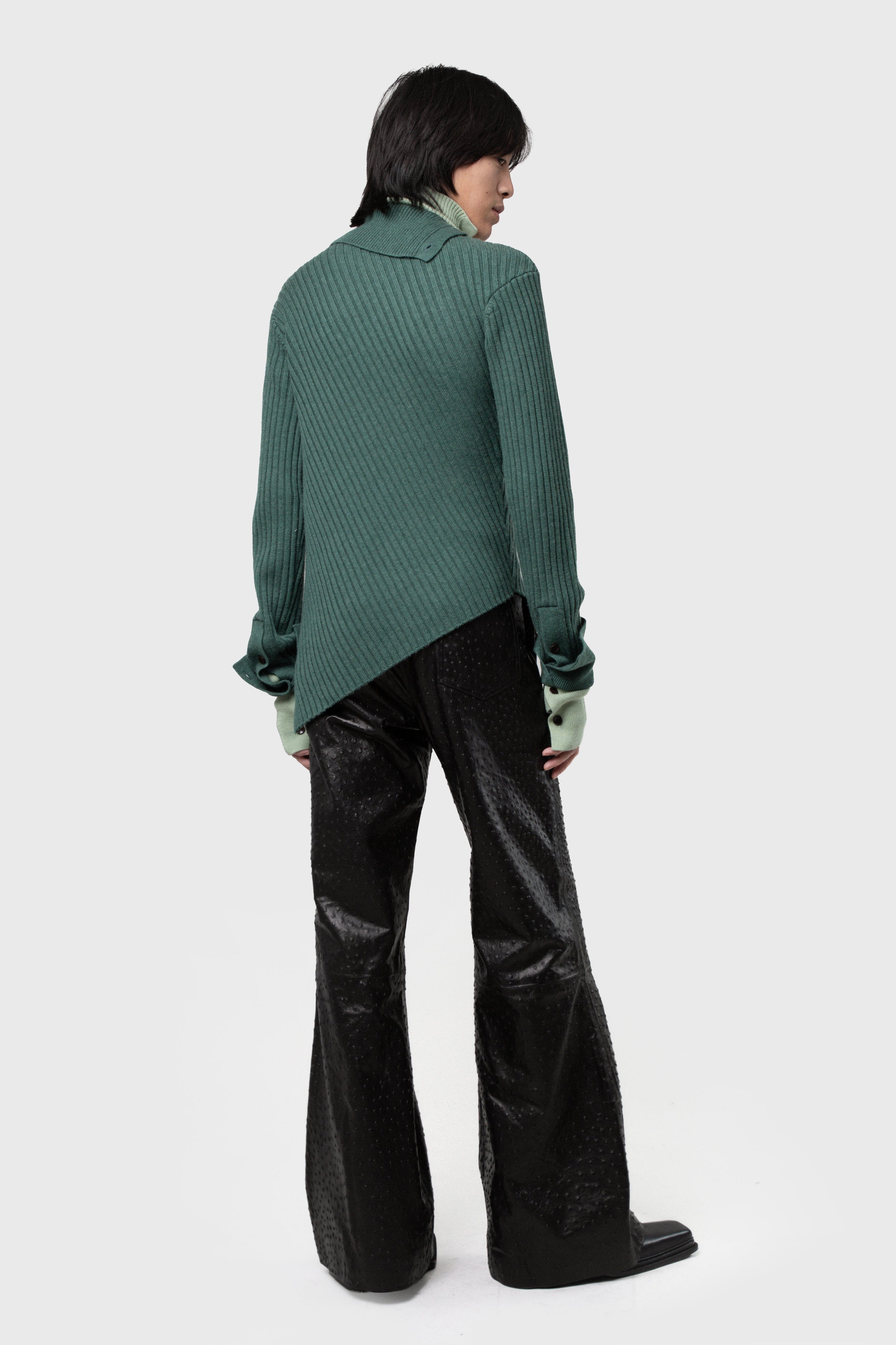 ASYMETRICAL TURTLE NECK